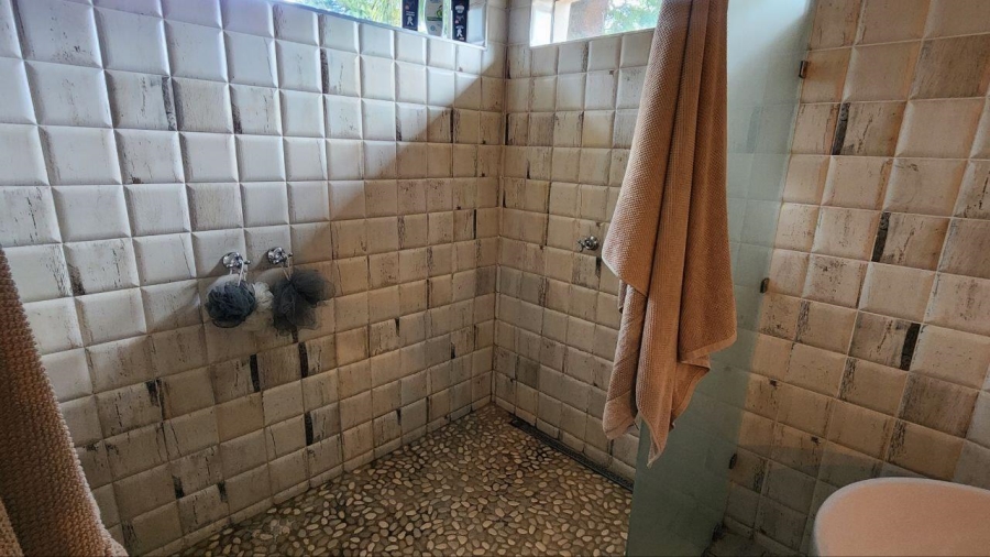 5 Bedroom Property for Sale in Safari Gardens North West